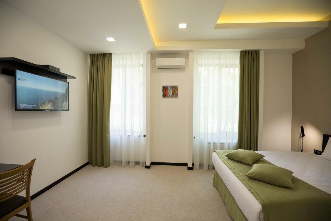 Annabella Boutique Hotel Yerevan Bagian luar foto